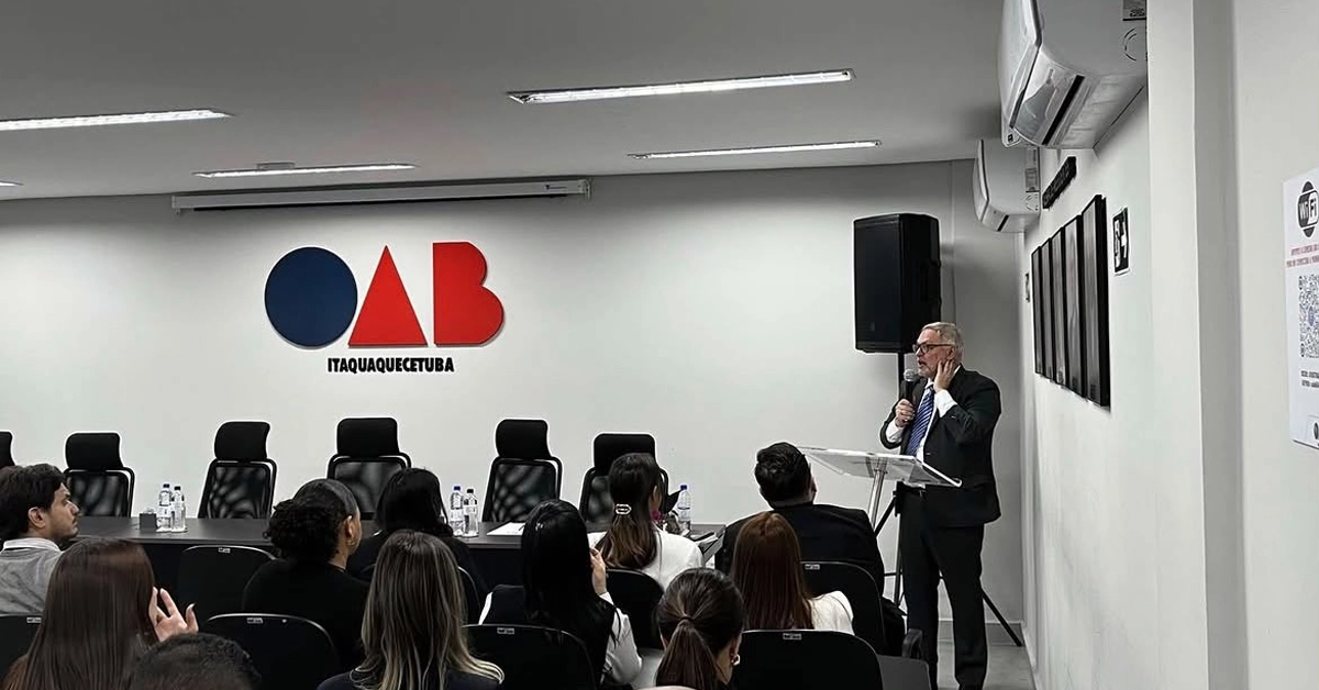 Professor Marco Tura palestra na OAB